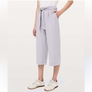 Lululemon Noir Cropped Wide Leg Elastic Waist Pants size 4 Silverscreen